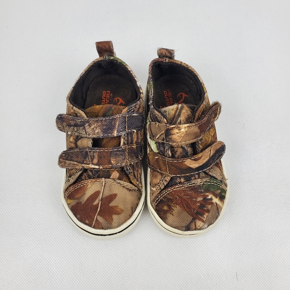 Realtree Camoflauge Toddler Shoes Size 4 - Picture 2 of 8
